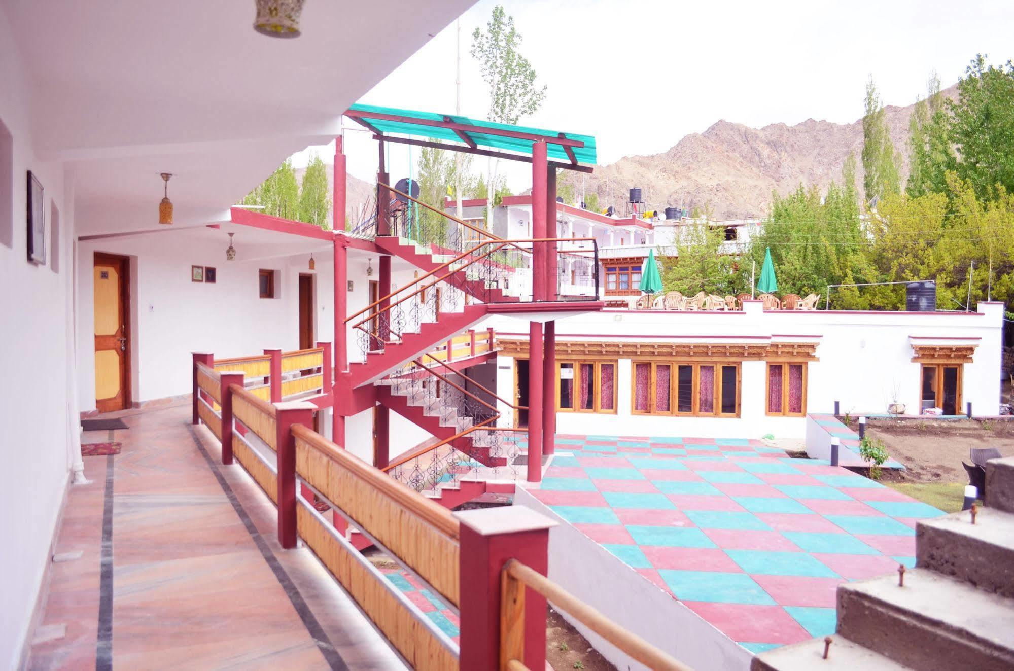 Beyond Stay - Kanika Himalayan View Leh Exteriör bild